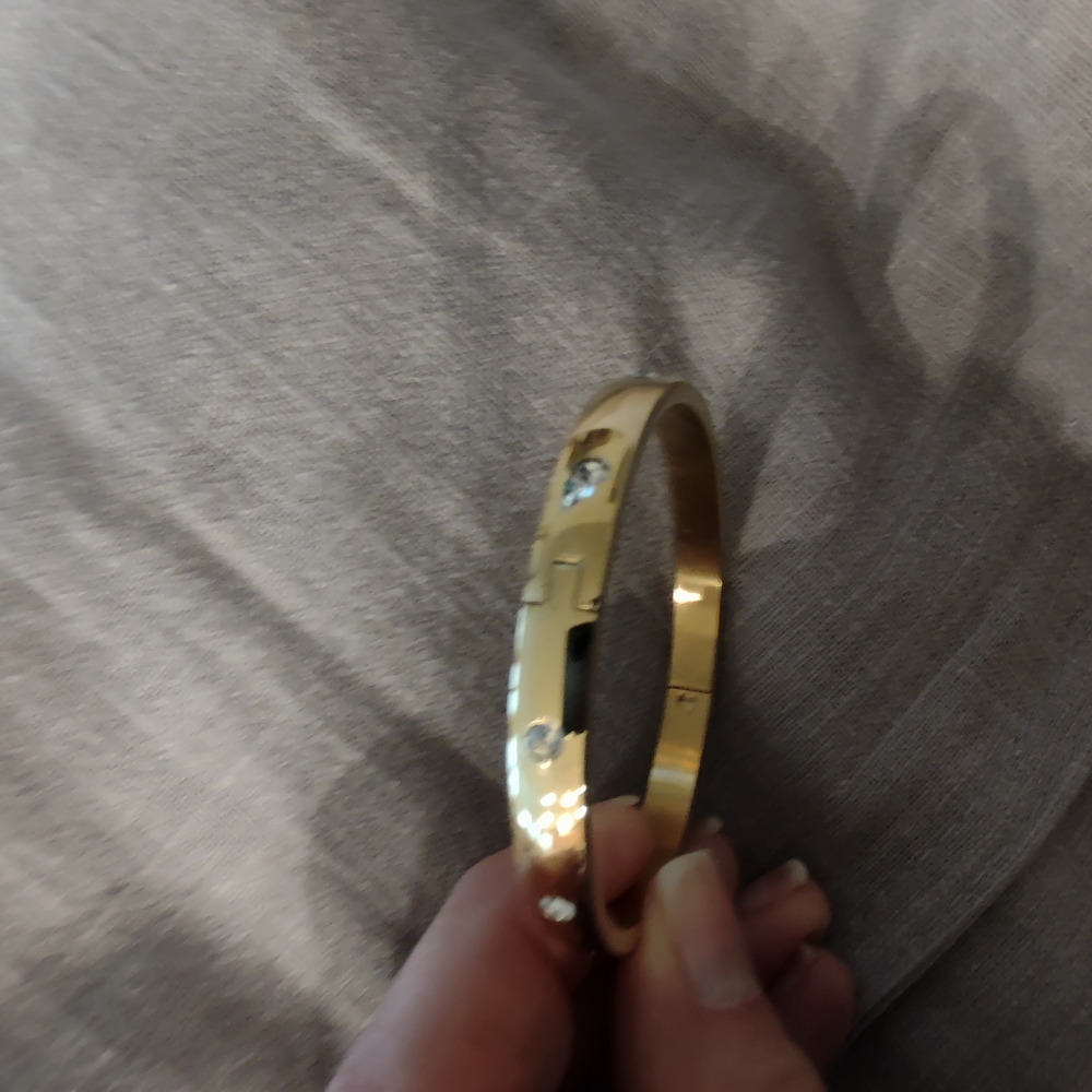 Elegant Gold Bangle Bracelet - Picture 6 of 7